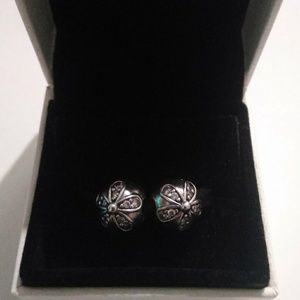 Pandora daisy clips